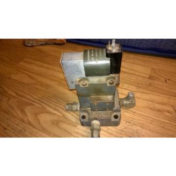 REDUCED! REXROTH M-4SE10D20/315G12NZ4/V/5 and REXROTH C23 306 537 MANIFOLD *USED