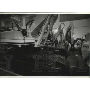 1994 Press Photo A Kobelco Mark 3 Series hydraulic excavator, at the Conex &#039;94